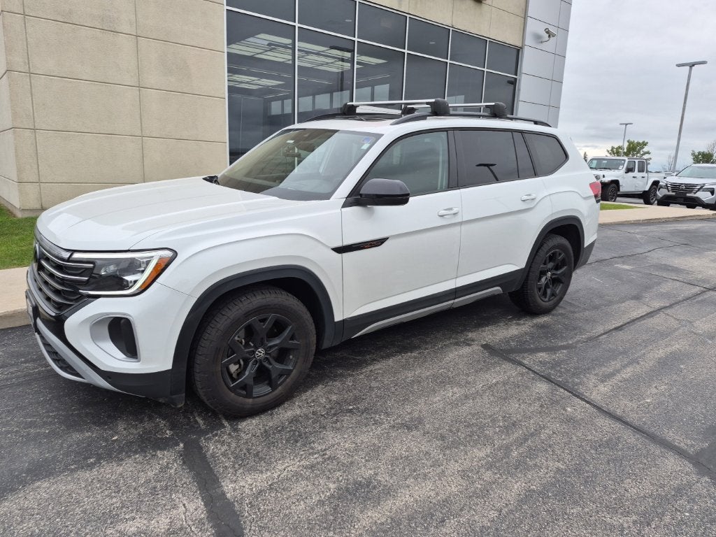 2024 Volkswagen Atlas 2.0T Peak Edition SEL