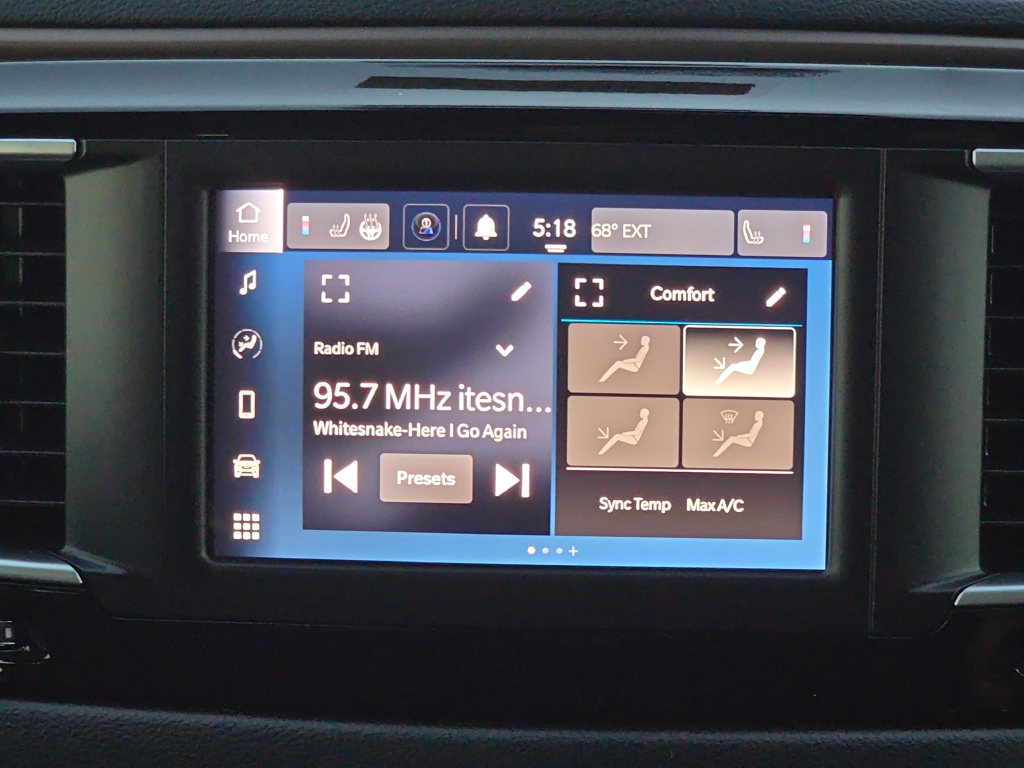 2023 Chrysler Voyager LX