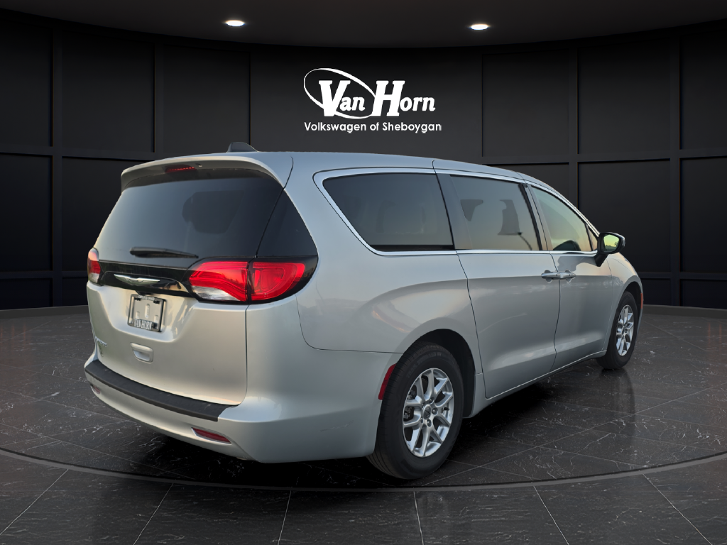 2023 Chrysler Voyager LX