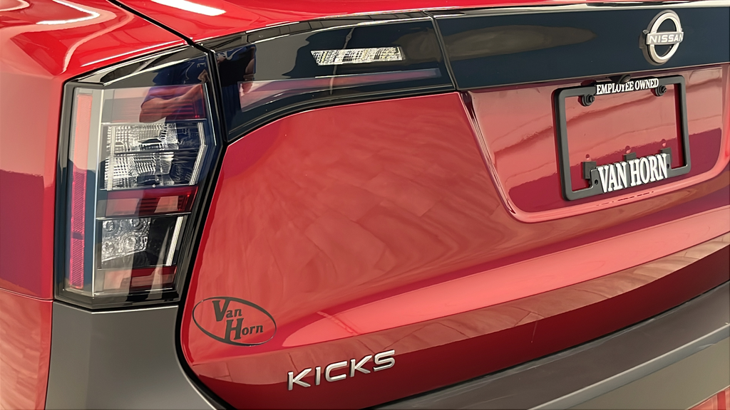 2025 Nissan Kicks SV