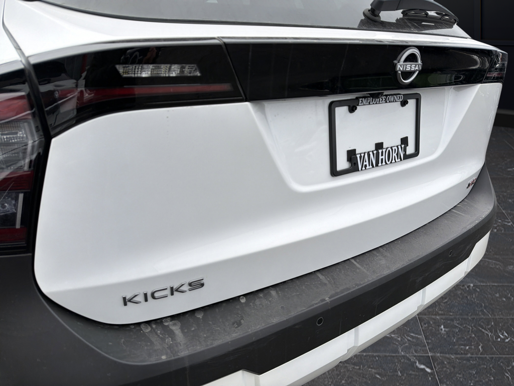2026 Nissan Kicks SR