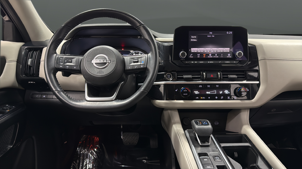 2022 Nissan Pathfinder SV