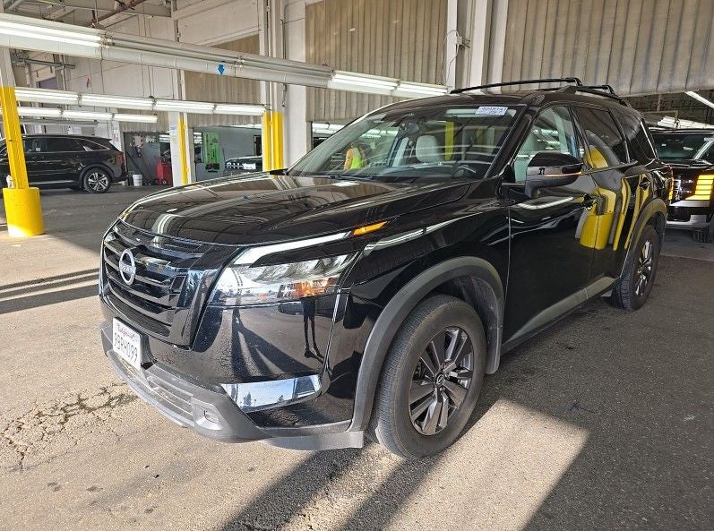 2022 Nissan Pathfinder SV