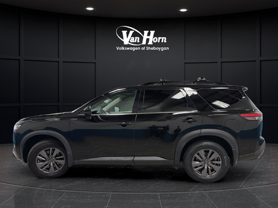 2022 Nissan Pathfinder SV