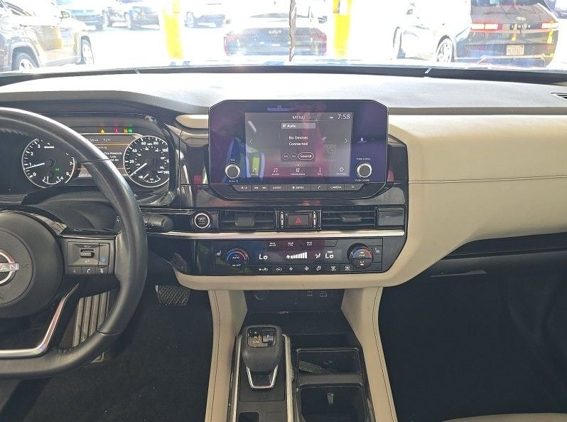 2022 Nissan Pathfinder SV