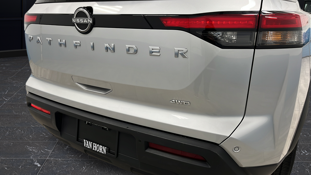 2025 Nissan Pathfinder SV