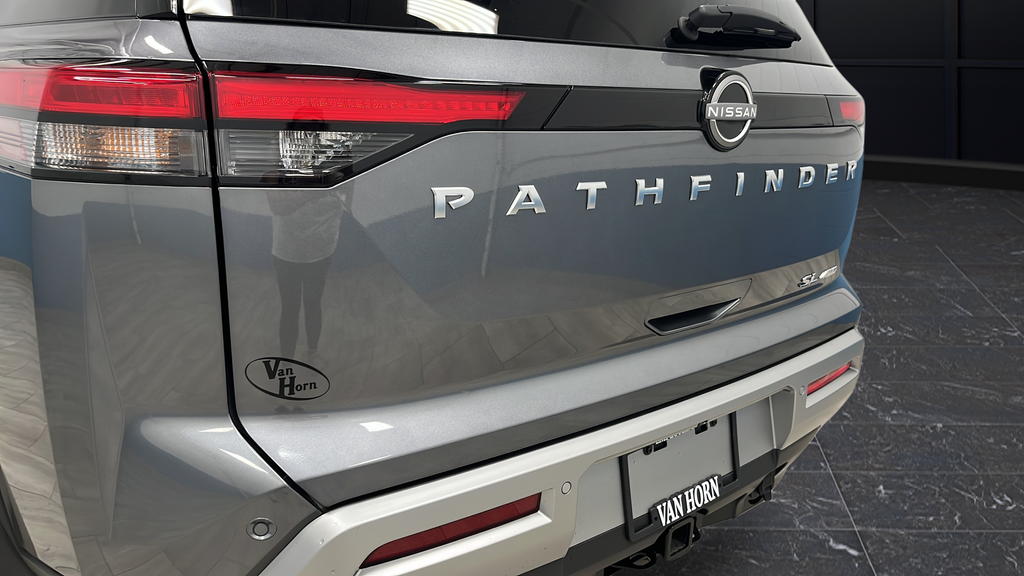 2025 Nissan Pathfinder SL
