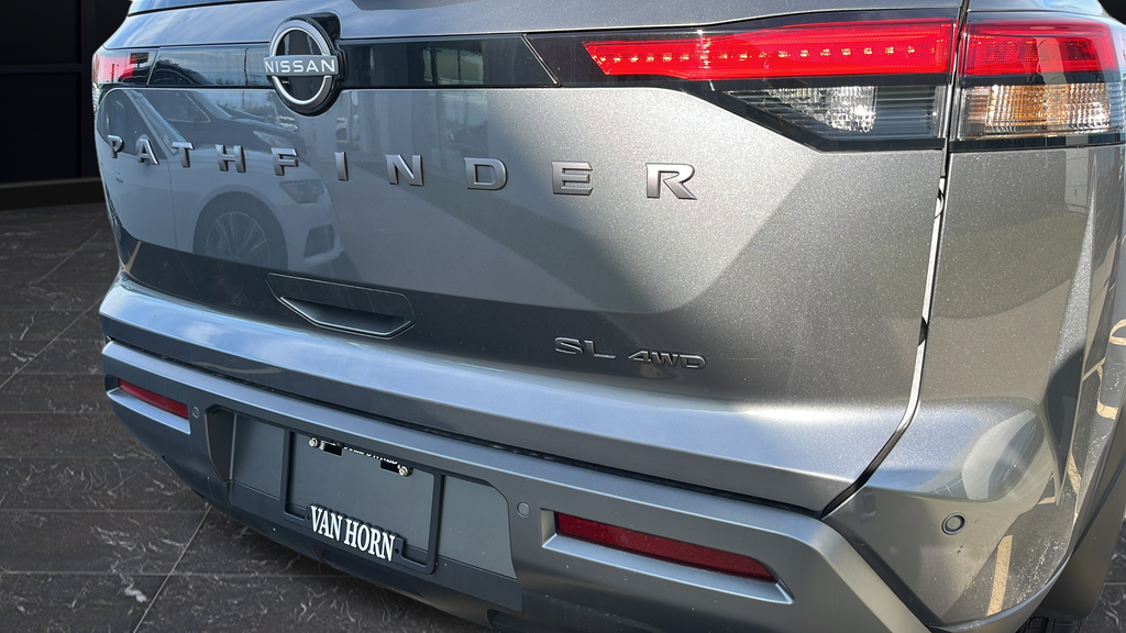 2026 Nissan Pathfinder SL