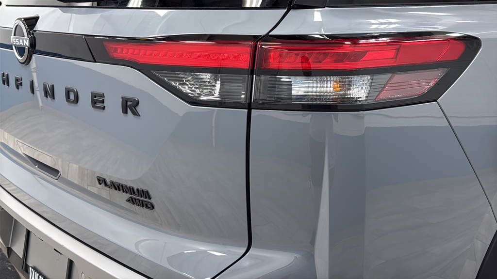2025 Nissan Pathfinder Platinum
