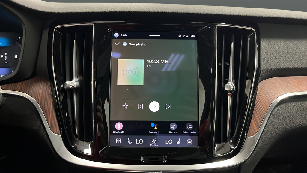 2024 Volvo S60 B5 Plus Dark Theme