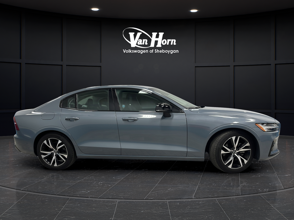 2024 Volvo S60 B5 Plus Dark Theme
