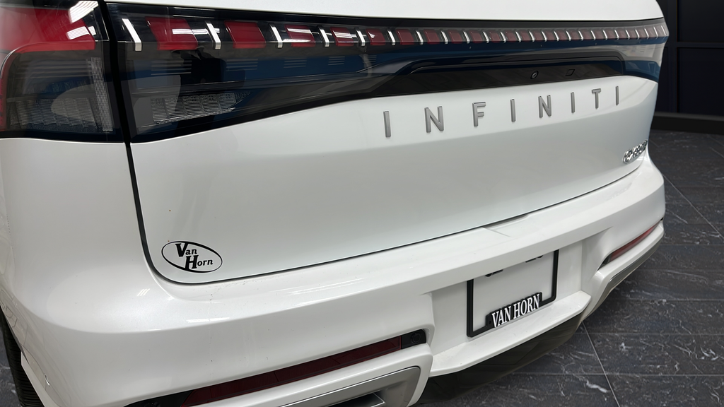 2025 INFINITI QX80 LUXE