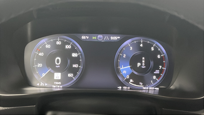 2022 Volvo XC40 Momentum