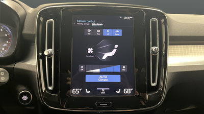 2022 Volvo XC40 Momentum