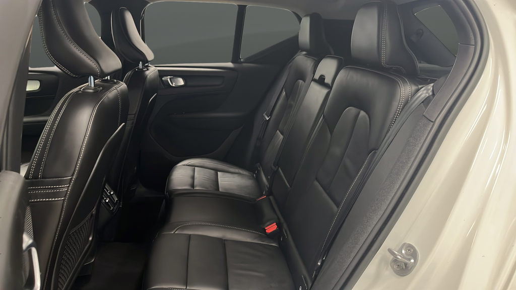 2022 Volvo XC40 Momentum