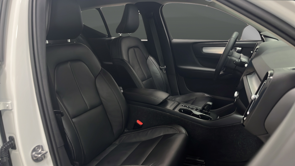 2022 Volvo XC40 Momentum