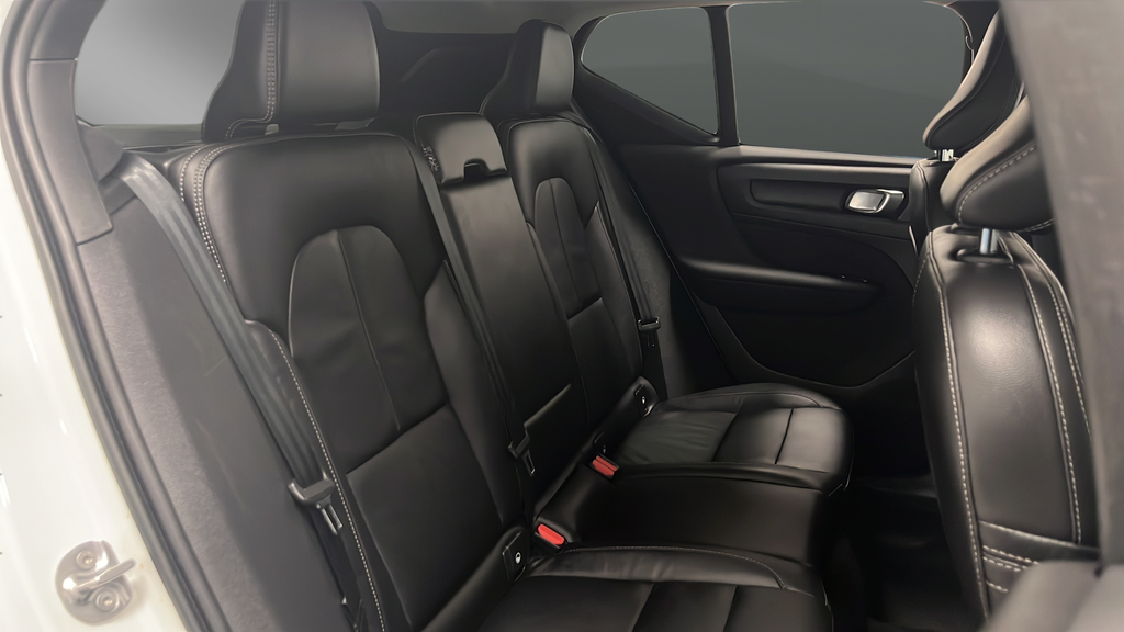 2022 Volvo XC40 Momentum
