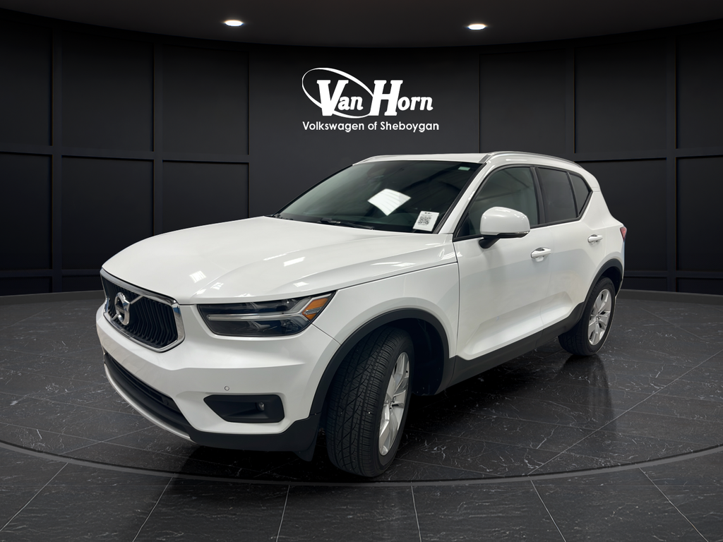 2022 Volvo XC40 Momentum