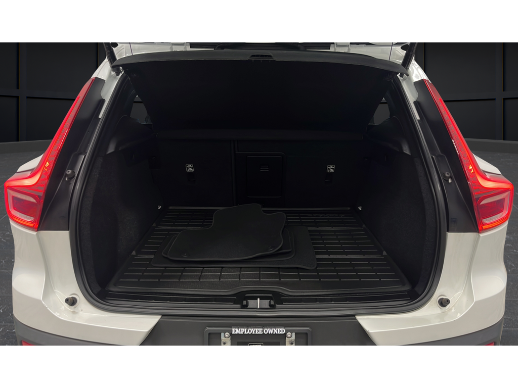 2022 Volvo XC40 Momentum