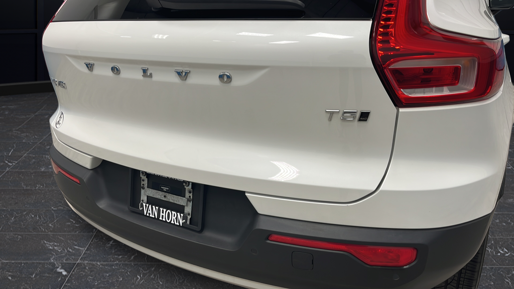 2022 Volvo XC40 Momentum