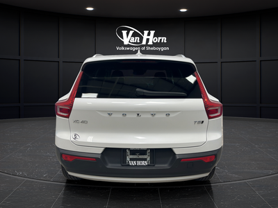 2022 Volvo XC40 Momentum