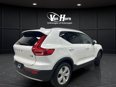 2022 Volvo XC40 Momentum