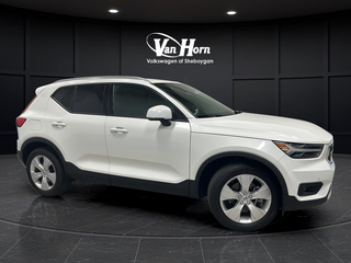2022 Volvo XC40 Momentum