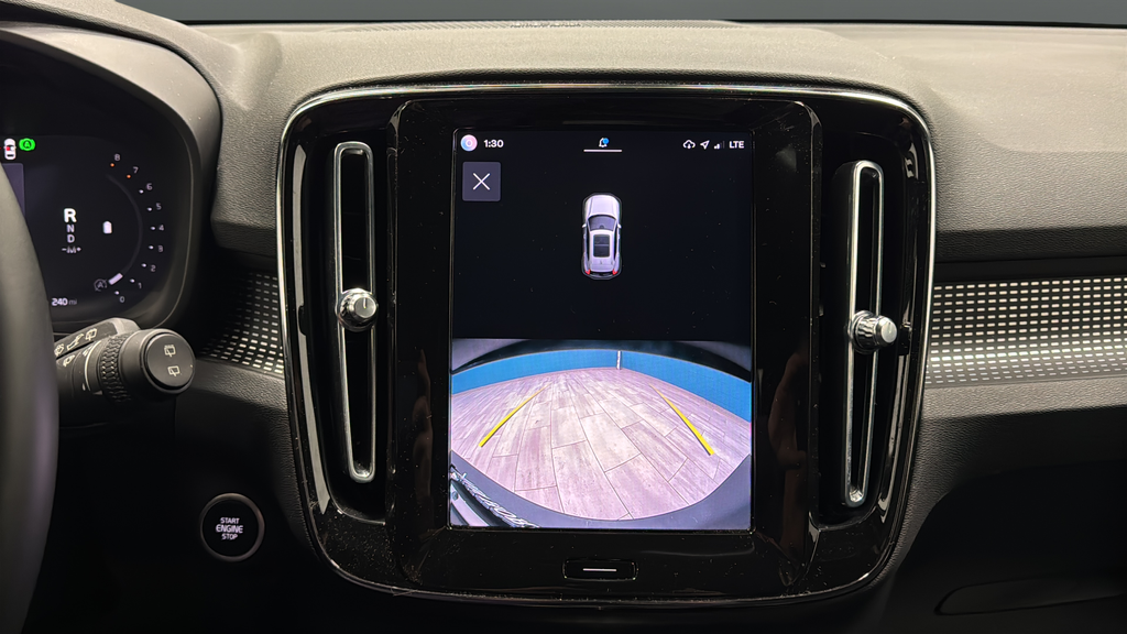 2023 Volvo XC40 B5 Plus Dark Theme