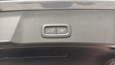 2023 Volvo XC40 B5 Plus Dark Theme