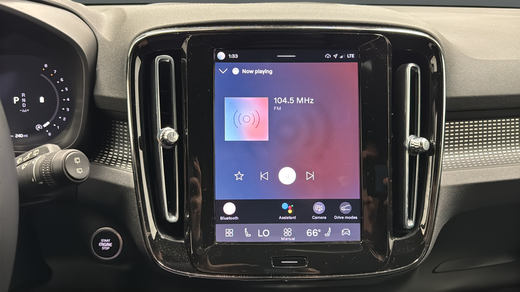2023 Volvo XC40 B5 Plus Dark Theme