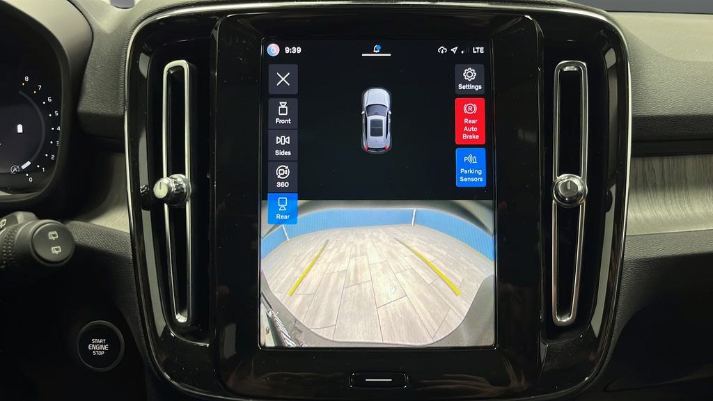 2023 Volvo XC40 B5 Plus Bright Theme