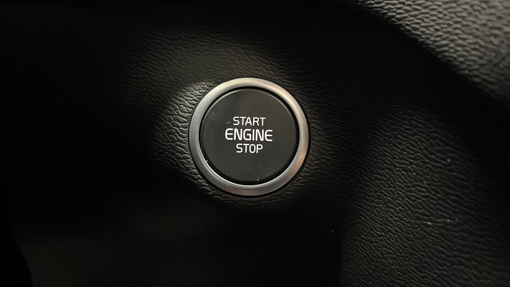 2023 Volvo XC40 B5 Plus Bright Theme
