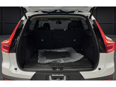 2023 Volvo XC40 B5 Plus Bright Theme