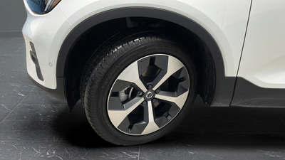 2023 Volvo XC40 B5 Plus Bright Theme