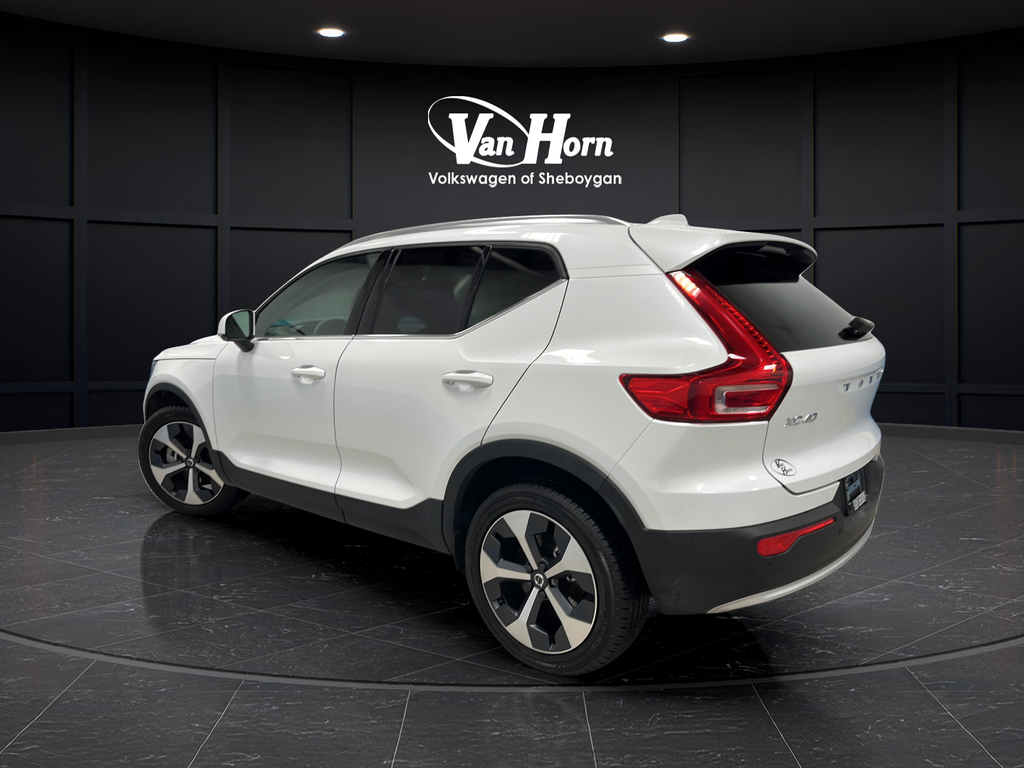 2023 Volvo XC40 B5 Plus Bright Theme