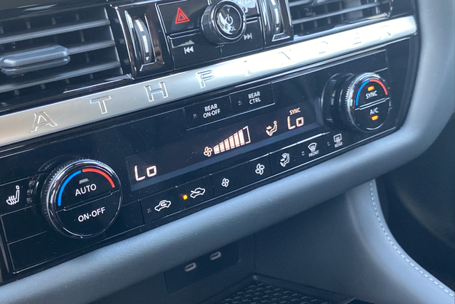 2026 Nissan Pathfinder SV
