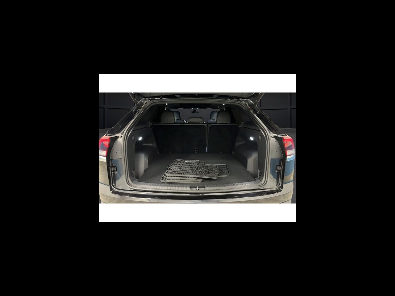 2024 Volkswagen Atlas Cross Sport 2.0T SEL R-Line