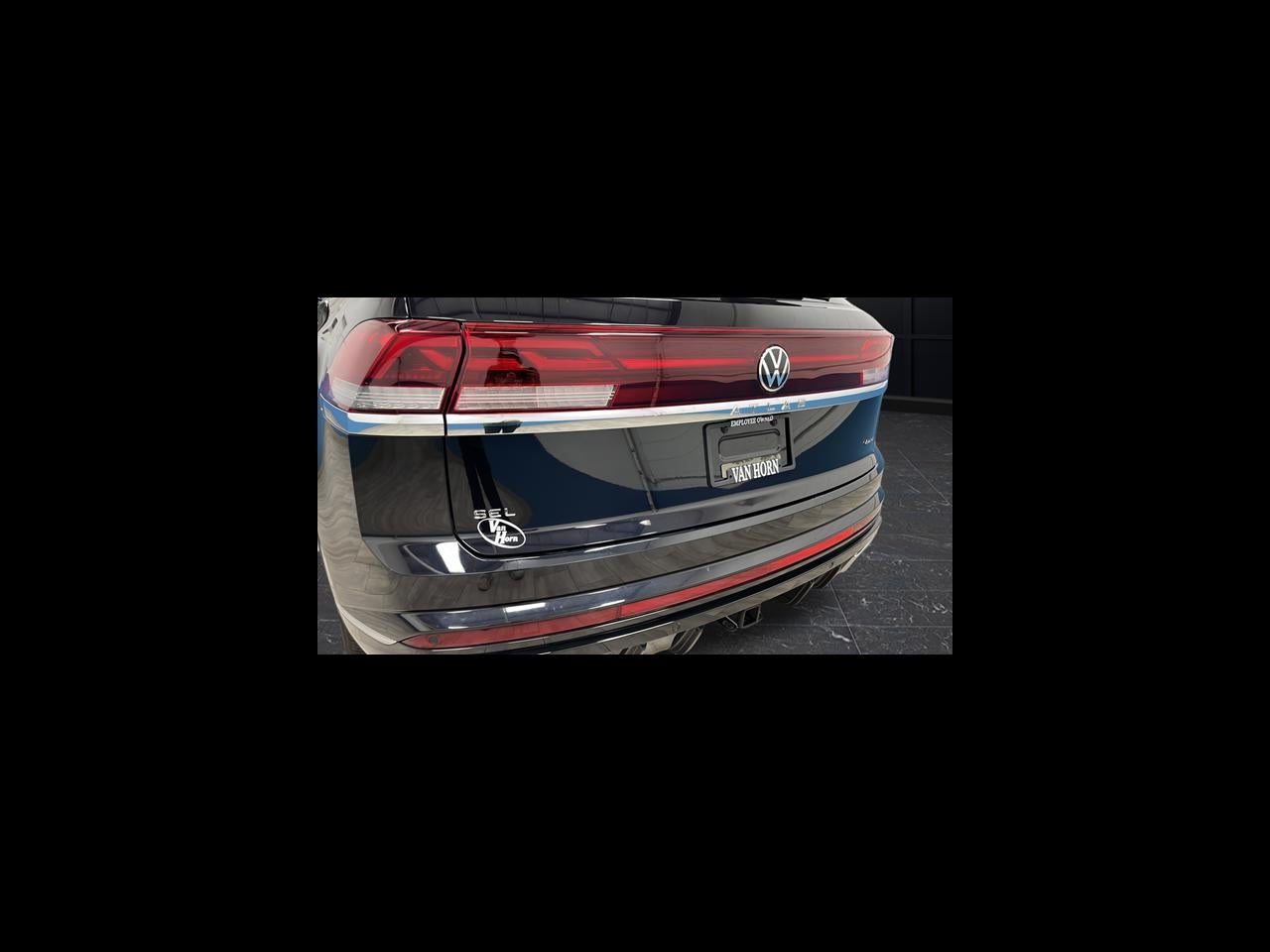 2024 Volkswagen Atlas Cross Sport 2.0T SEL R-Line