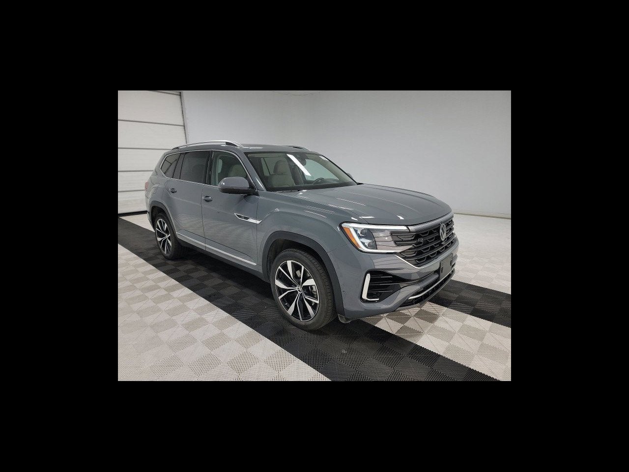 2025 Volkswagen Atlas 2.0T SEL Premium R-Line