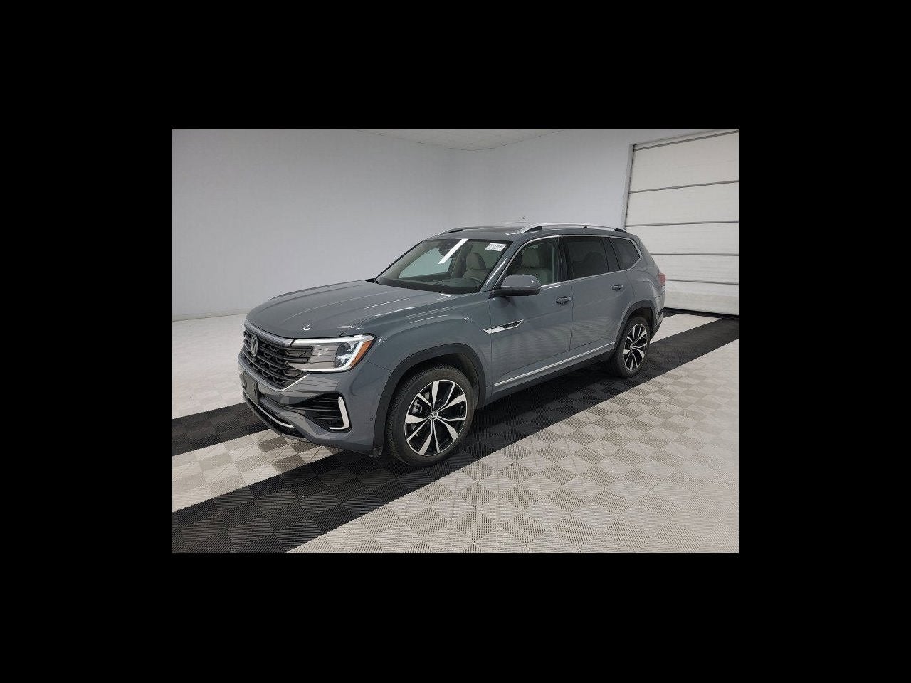 2025 Volkswagen Atlas 2.0T SEL Premium R-Line