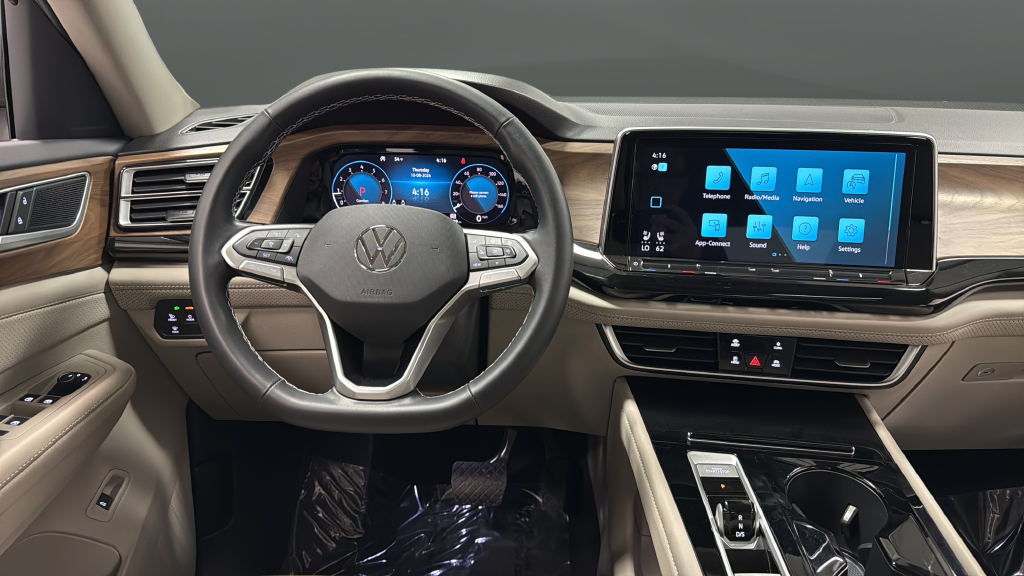 2025 Volkswagen Atlas 2.0T SE w/Technology