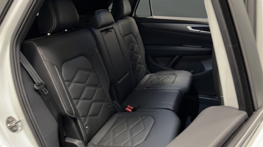 2025 Volkswagen Atlas Cross Sport 2.0T SE