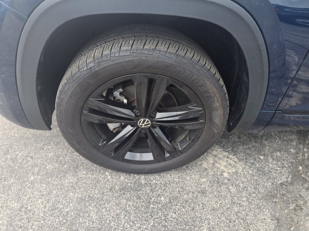 2023 Volkswagen Atlas Cross Sport 2.0T SEL R-Line Black