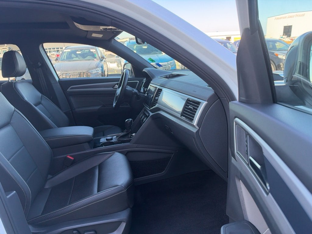 2023 Volkswagen Atlas Cross Sport 2.0T SEL R-Line