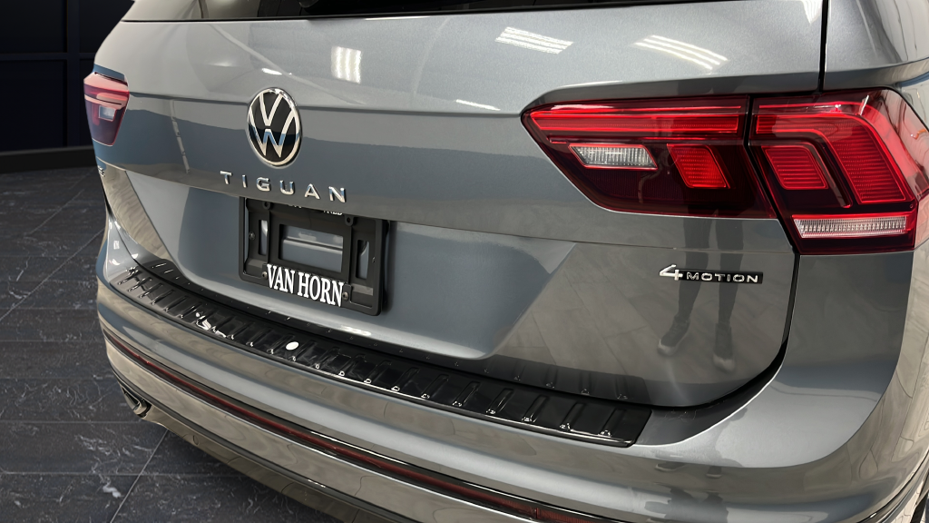2024 Volkswagen Tiguan 2.0T SE R-Line Black