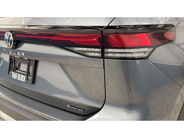 2025 Volkswagen Tiguan 2.0T SE