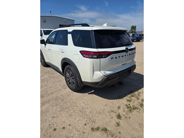 2022 Nissan Pathfinder SV