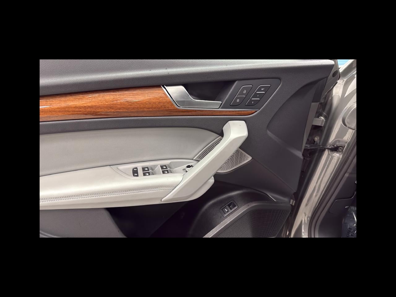2023 Audi Q5 45 S line Premium quattro