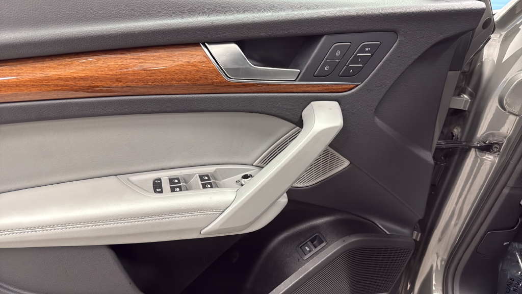2023 Audi Q5 45 S line Premium quattro
