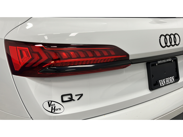 2023 Audi Q7 45 Premium Plus quattro